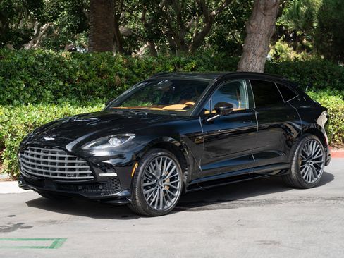 Used 2025 Aston Martin DBX 707 image 2