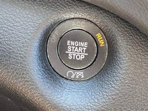 Used 2022 Jeep Cherokee Limited image 12