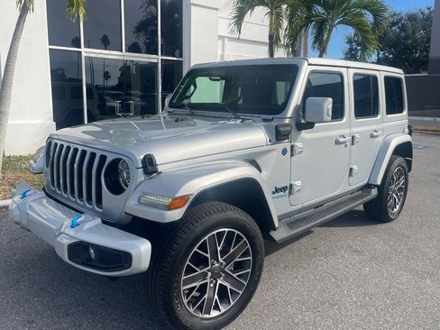 Used 2022 Jeep Wrangler Unlimited Sahara image 35
