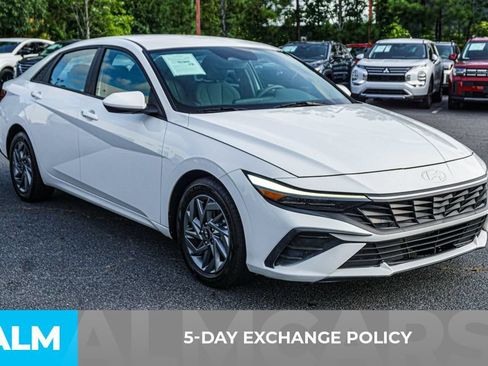 Used 2024 Hyundai Elantra SEL FWD image 3