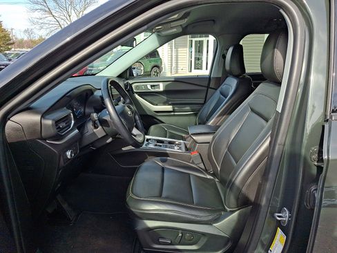 Certified 2022 Ford Explorer XLT w/ Equipment Group 202A image 14