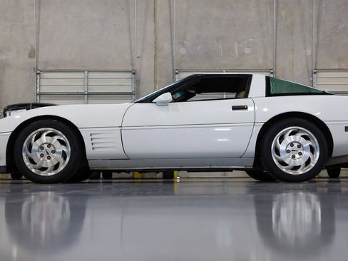 Used 1993 Chevrolet Corvette Coupe image 12