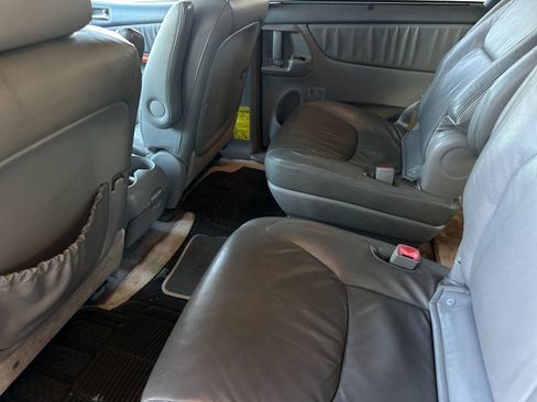 Used 2010 Toyota Sienna XLE image 11