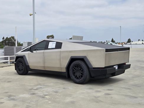 Used 2024 Tesla Cybertruck AWD Crew Cab image 6