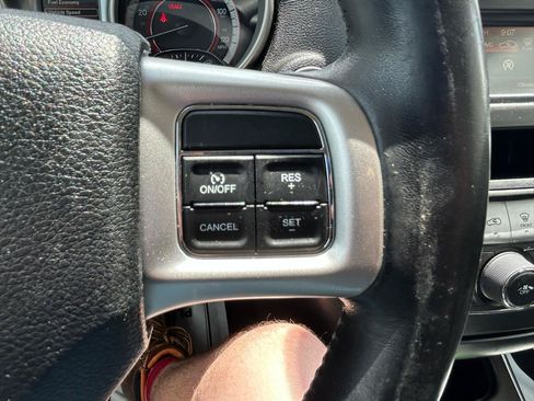 Used 2018 Dodge Journey SE w/ Connectivity Group FWD image 18