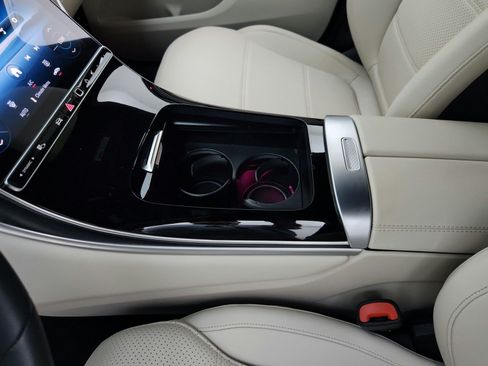 Used 2025 Mercedes-Benz GLC 300 image 22