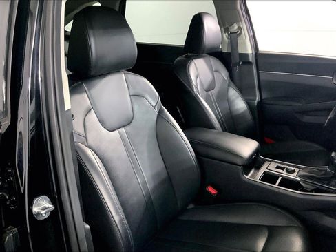 Used 2024 Kia Sorento S image 7