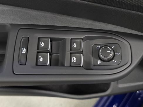 Used 2025 Volkswagen Golf w/ Euro Style Package AWD/4WD image 23