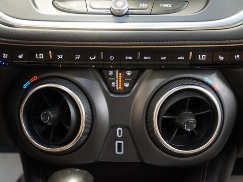 Used 2019 Chevrolet Blazer Premier w/ Sun and Wheels Package FWD image 22