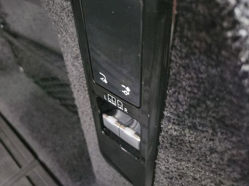 Used 2023 Land Rover Range Rover SE image 30