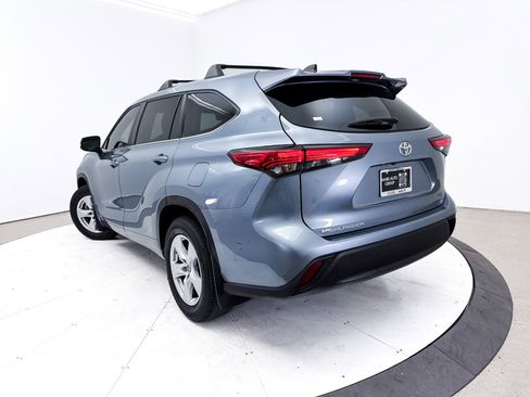 Used 2023 Toyota Highlander LE image 2