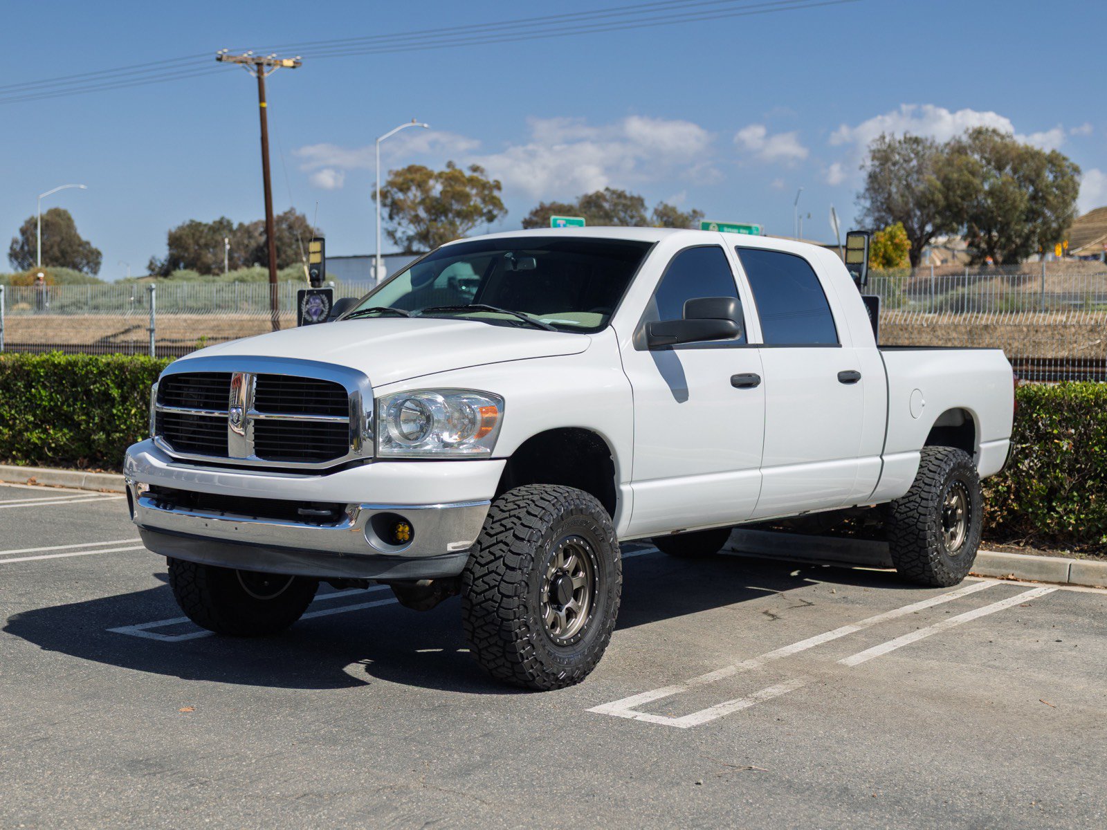Used 2009 Dodge Ram 2500 Truck SLT w/ Popular Equipment Group AWD/4WD image 1