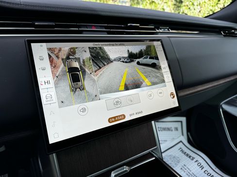 Used 2025 Land Rover Range Rover SE image 14