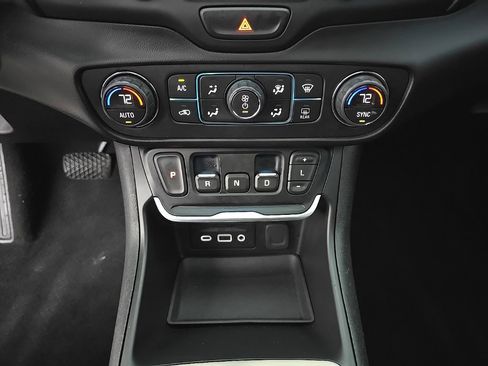 Used 2018 GMC Terrain Denali w/ Advanced Safety Package image 16