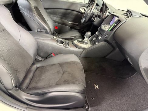 Used 2019 Nissan 370Z Touring Sport RWD image 20