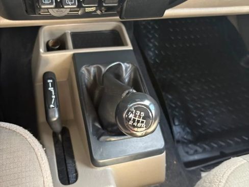 Used 2006 Jeep Wrangler Unlimited w/ Premium Audio Group AWD/4WD image 13