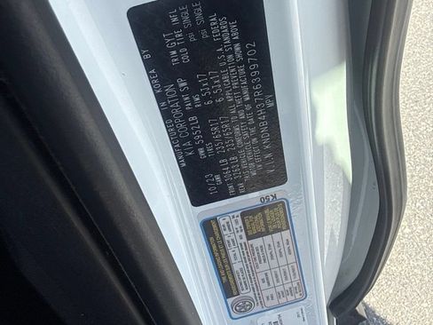 Used 2024 Kia Carnival LX FWD image 23