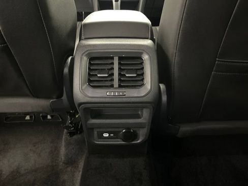 Used 2024 Volkswagen Tiguan SE AWD/4WD image 25
