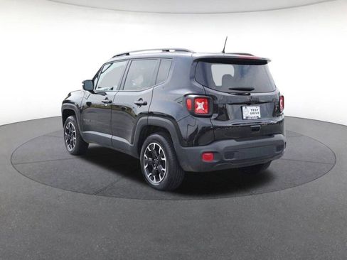 Used 2023 Jeep Renegade Latitude image 3