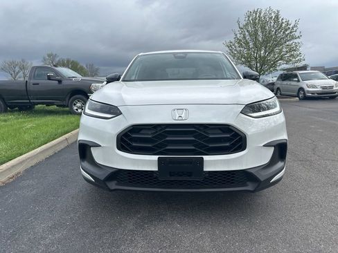 Used 2025 Honda HR-V Sport image 2