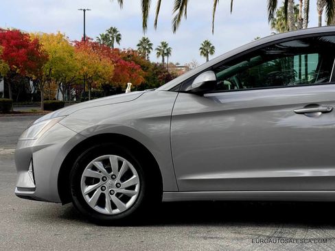 Used 2020 Hyundai Elantra SE w/ Cargo Package (C1) image 2