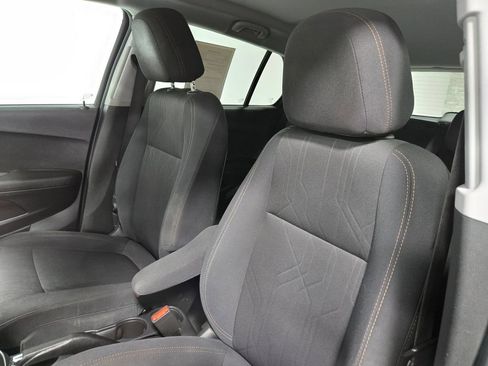 Used 2020 Chevrolet Trax LT FWD image 11