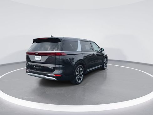 Used 2024 Kia Carnival EX FWD image 8