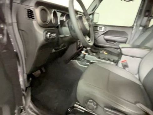 Used 2022 Jeep Gladiator Sport AWD/4WD image 19