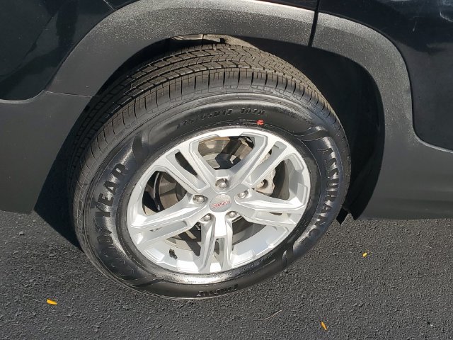 Used 2022 GMC Terrain SLE w/ Driver Convenience Package FWD image 5