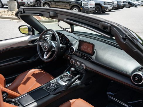 Used 2023 MAZDA MX-5 Miata Grand Touring RWD image 17