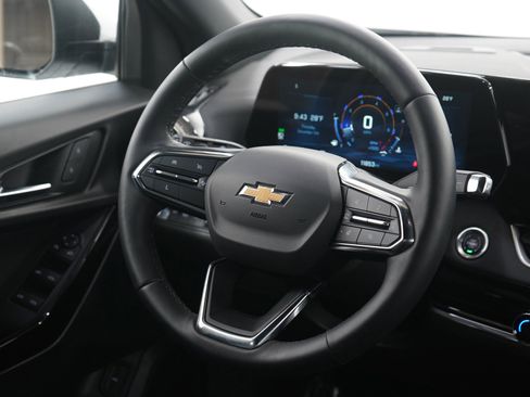 Used 2025 Chevrolet Equinox LT w/ Convenience Package II image 13