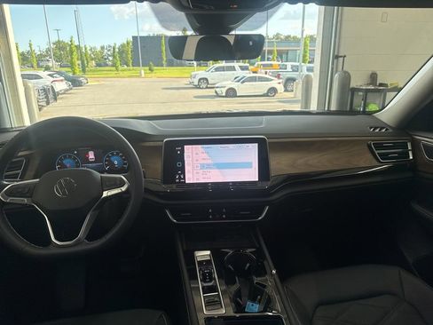 New 2026 Volkswagen Atlas SE image 9