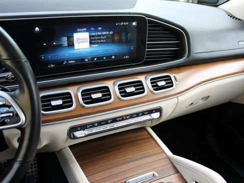 Used 2022 Mercedes-Benz GLS 580 4MATIC image 17