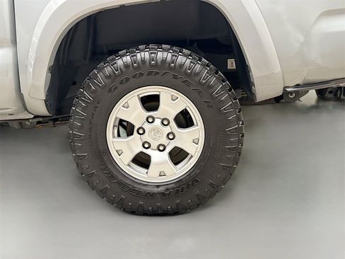 Used 2021 Toyota Tacoma TRD Sport image 32