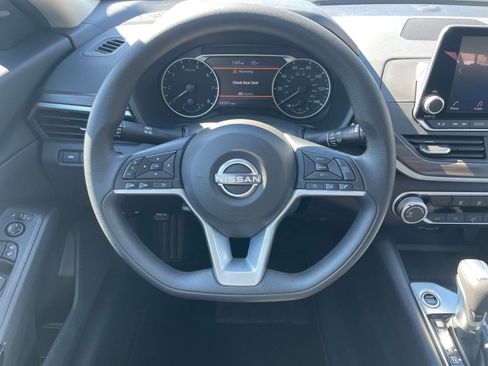 Used 2025 Nissan Altima 2.5 SV image 29