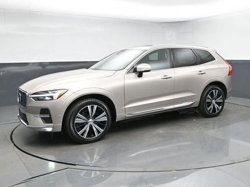 Used 2023 Volvo XC60 B5 Plus w/ Protection Package Premier FWD image 4