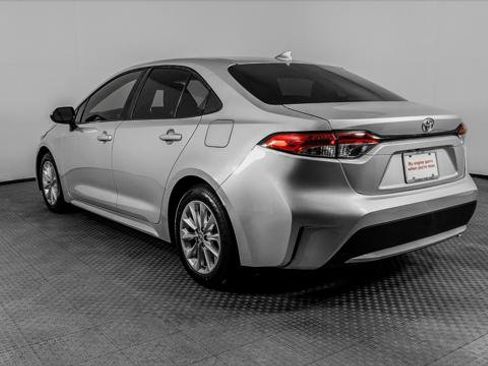 Used 2022 Toyota Corolla LE w/ LE Convenience Package FWD image 4