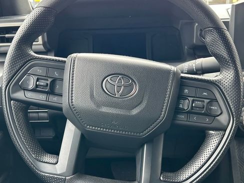 Certified 2025 Toyota Tacoma SR5 AWD/4WD image 17