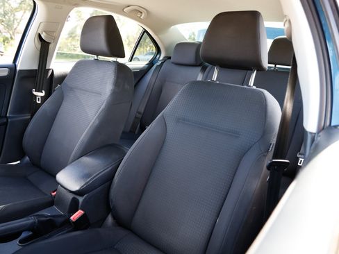 Used 2015 Volkswagen Jetta SE image 6