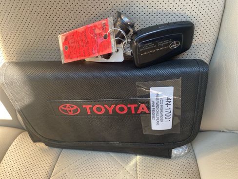 Used 2023 Toyota Highlander Platinum image 38