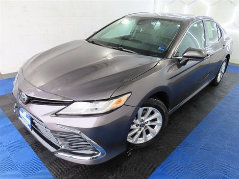 Used 2023 Toyota Camry LE image 4