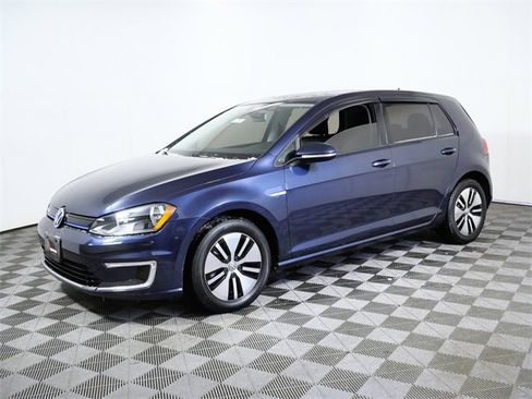 Used 2016 Volkswagen e-Golf SE w/ DC Fast Charging Package image 5