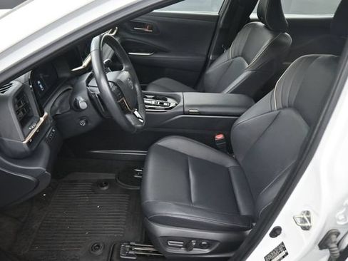 Certified 2025 Toyota Crown Platinum AWD/4WD image 22