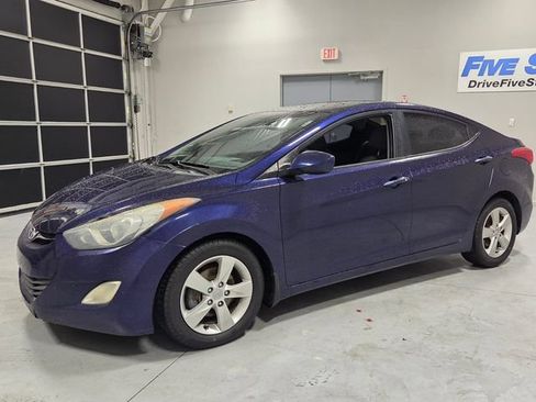 Used 2013 Hyundai Elantra GLS w/ Preferred Pkg FWD image 3