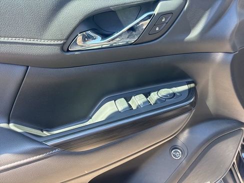 Used 2023 GMC Acadia SLT image 4