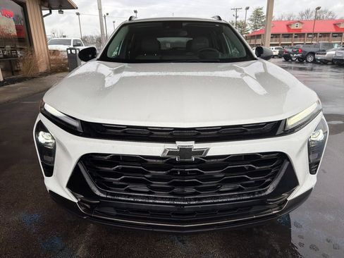 Used 2025 Chevrolet Trax ACTIV w/ Driver Confidence Package image 2