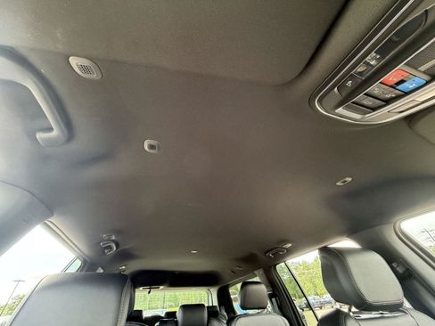 Certified 2025 Jeep Wagoneer Series II w/ 8-Passenger Seating Package AWD/4WD image 22