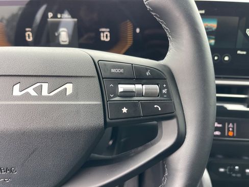 Used 2026 Kia Sportage EX image 18