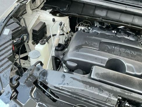 Used 2024 Nissan Pathfinder Platinum image 19