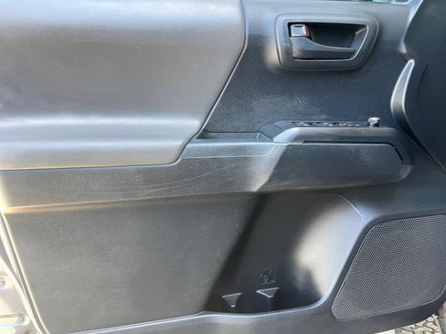 Used 2018 Toyota Tacoma SR w/ SR Convenience Package RWD image 15